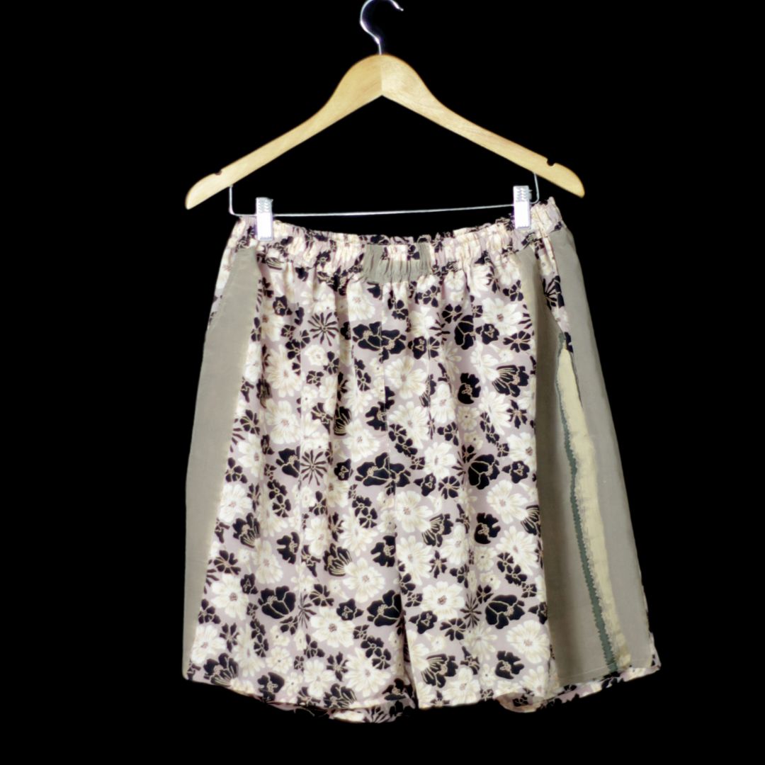 OVERSIZE-SHORTS SEIDE 1 - XL